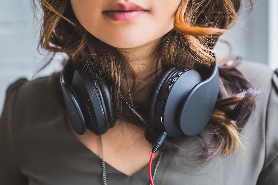 Best wireless headphones for you: Bose Quietcomfort 45 vs Apple Airpods vs Sony WH-1000XM4